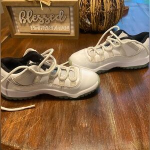 Jordan 11 Low ‘UNC’